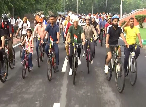 India News | Delhi: Sports Minister Mansukh Mandaviya Participates in 'Fit India Sundays on Cycle' with Panchayat Representatives