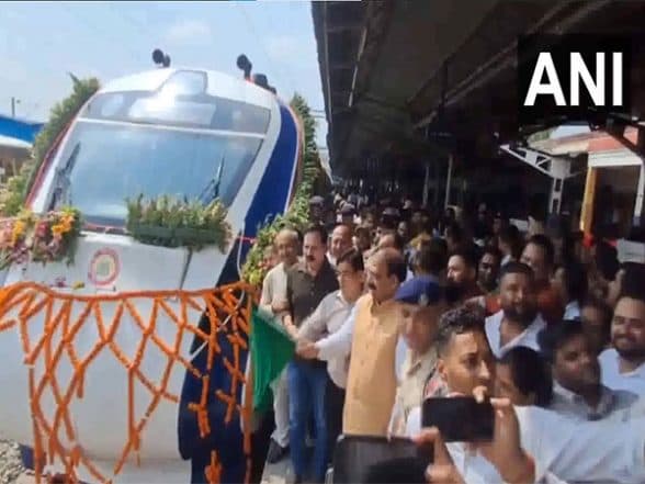 India News | Vande Bharat Express Enroute Amritsar from Mata Vaishno Devi Katra Reaches Destination After PM Modi Flags off Train