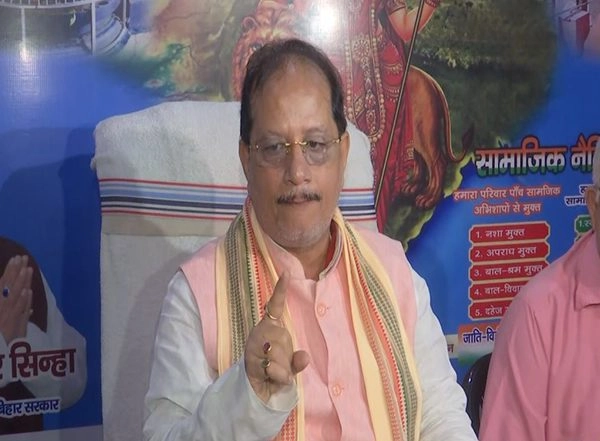 India News | Bihar: Patna DM Writes to Dy CM Sinha to Submit His Response on Holding Two EPIC Numbers