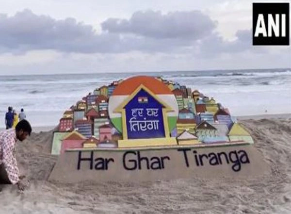 India News | Sudarsan Pattnaik Creates Sand Art Based on Theme of 'Har Ghar Tiranga'