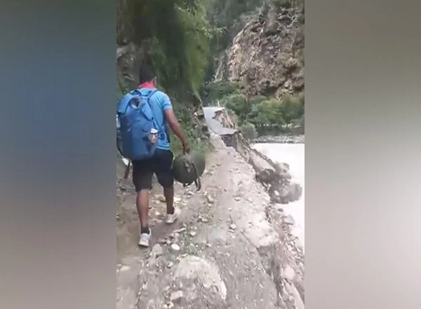 India News | Uttarakhand Police Flood Unit Conducts Search and Rescue in Disaster-hit Areas of Dehradun