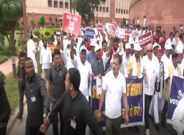 India News | Protest over SIR: INDIA Bloc MPs March Towards Election Commission's Office from Parliament, Delhi Police Stop Procession Enroute
