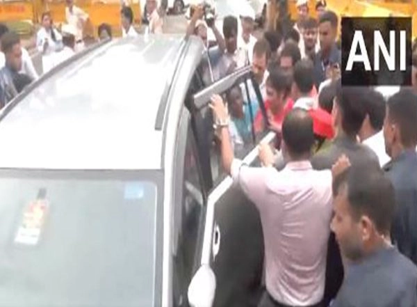 India News | TMC MP Mitali Bagh Faints During March to EC, Rahul Gandhi Provides Assistance