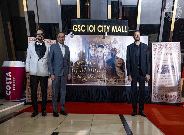 Entertainment News | Malaysia PM Attends Special Screening of Veteran Indian Actor-director Akbar Khan's Film 'Taj Mahal'