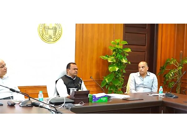 Entertainment News |  Telangana Minister Komatireddy Venkat Reddy Meets Producers, Film Development Corporation Chairman Dil Raju