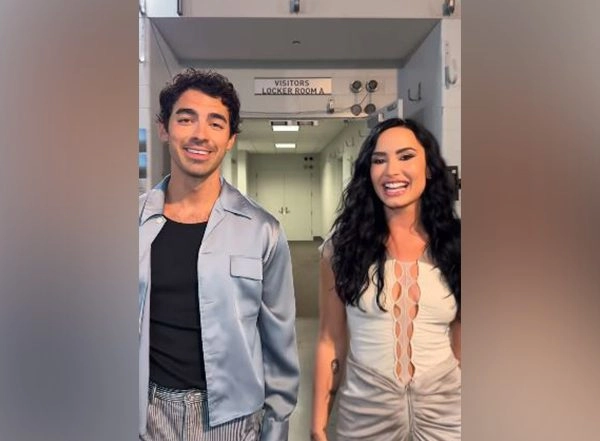 Entertainment News | Joe Jonas Reunites with Ex-Demi Lovato During Jonas Brothers' Hometown Concert