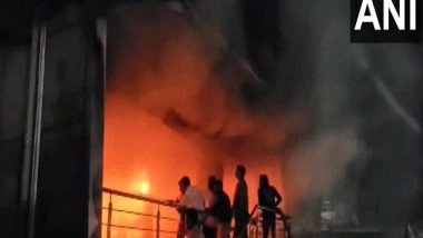 India News | Maharashtra: Fire Breaks out at Cloth Shop in Mumbai's Washim