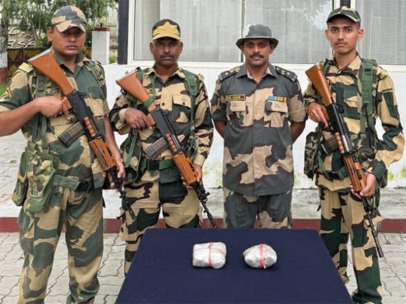 India News | Punjab: BSF Foils Cross-border Smuggling Attempt, Recovers Three Packets of Heroin