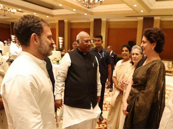 India News | Congress Hosts INDIA Bloc Dinner in Delhi, Opposition Leaders Reaffirm Unity