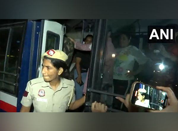 India News | Police Detain Protestors Opposing SC Order to Relocate Stray Dogs in Delhi-NCR