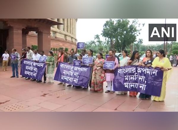 India News | Bengali Language Row: TMC MPs Protest at Parliament Premises
