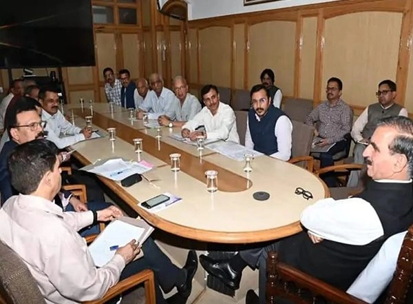 India News | Himachal CM Sukhu Meets Electricity Board Employees, Orders Immediate Withdrawal of Chargesheet