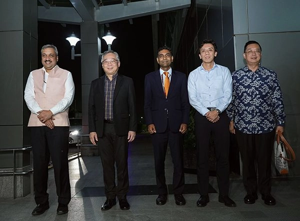 World News | Singapore Ministerial Delegation Arrives in Delhi for India-Singapore Ministerial Roundtable