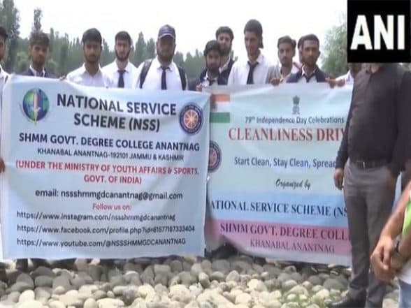 India News | J-K: NSS Units of SHMM Govt Degree College Conduct Cleanliness Drive Along Lidder River