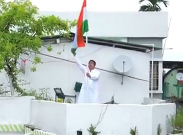 India News | Tripura CM Hoists Tricolour at His Residence as a Part of 'Har Ghar Tiranga' Campaign