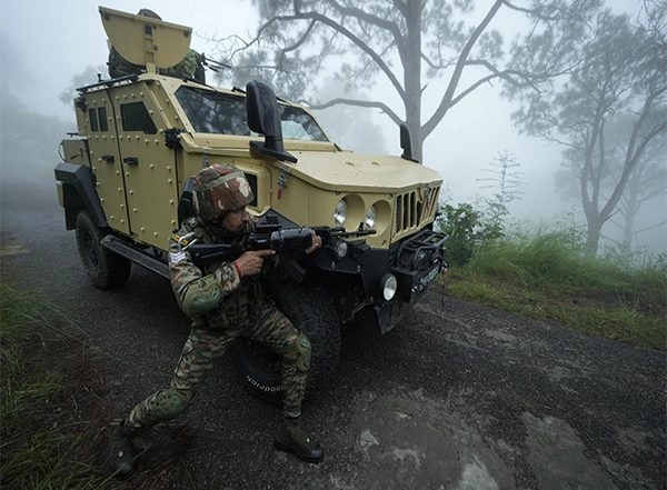 India News | J-K: Indian Soldiers Display Unwavering Grit Along LoC at Sunderbani