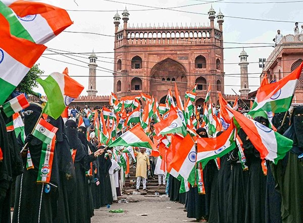 India News | Tricolour Pride Sweeps India as Har Ghar Tiranga Unites Millions Ahead of Independence Day