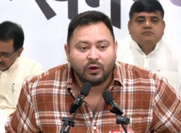 India News | Tejashwi Yadav Accuses JDU MLC of Having Two Voter ID Cards
