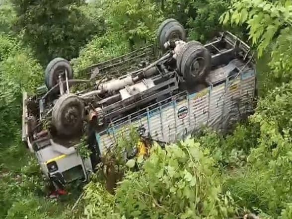 India News | Truck Plunges into Gorge in Shimla; No Loss of Life Reported