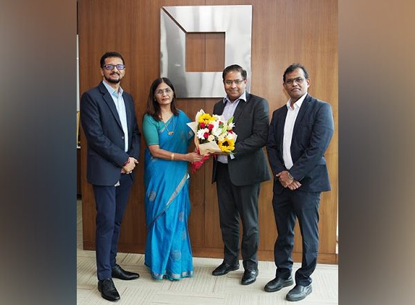 Business News | BSE Limited Felicitates HDFC Life Commemorating the Life Insurer's 25th Anniversary of Incorporation