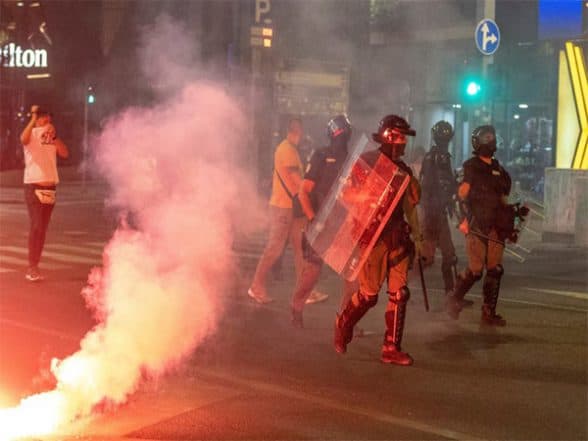 World News | Serbia Sees Third Night of Mass Protests as Vucic Faces Calls for Early Election