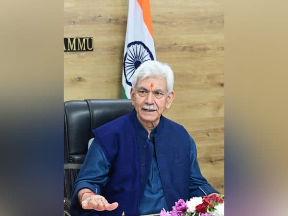 India News | J-K: LG Sinha Hoists National Flag at Raj Bhavan, Pays Tributes to Freedom Fighters