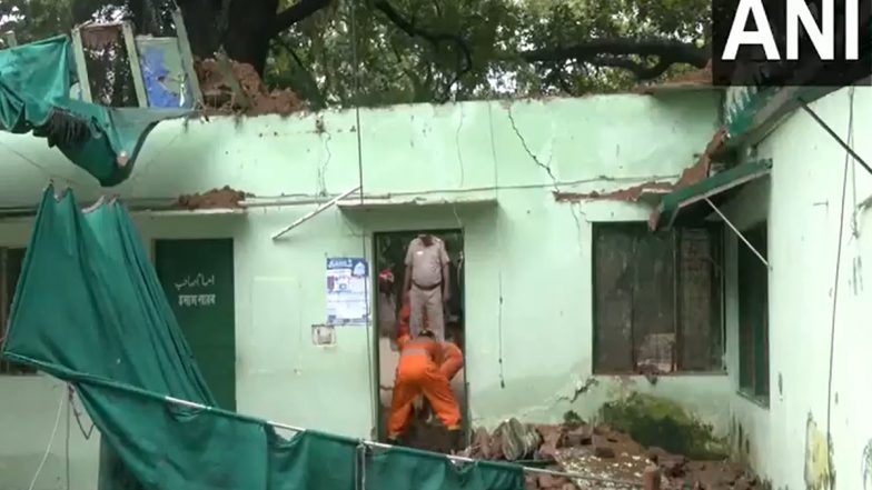 India News | Delhi: Death Toll Rises to 6 After Dargah's Roof Collapses Near Humayun's Tomb