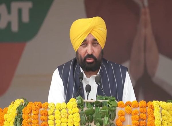 India News | Punjab CM Mann Honours 26 Eminent Personalities, 19 Police Personnel on Independence Day