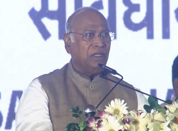India News | Congress Chief Mallikarjun Kharge Extends Greetings on Janmashtami, Wishes Peace and Prosperity for All