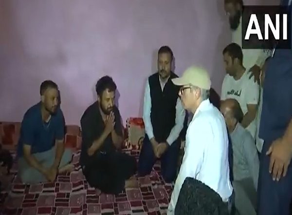 India News | J-K CM Omar Abdullah Meets Flash-flood Affected Families in Kishtwar