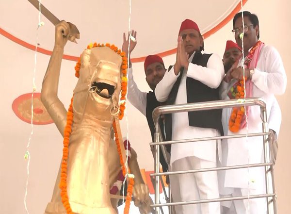 India News | UP: Akhilesh Yadav Pays Tributes to Avantibai Lodhi