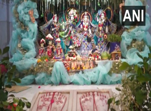 Entertainment News | From Dahi Handi in Mumbai to Mangala Aarti in Mathura: A Glimpse of How India Celebrated Janmashtami 2025