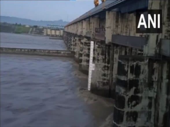 India News | Haryana: All 18 Gates of Hathinikund Barrage Open Amid Rising Water Level in Yamuna