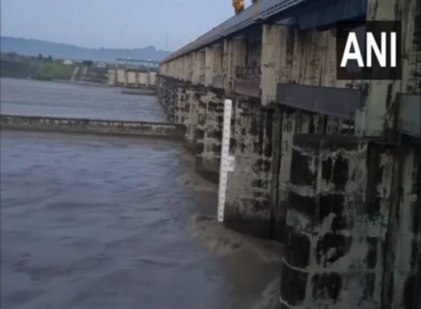 India News | Haryana: All 18 Gates of Hathinikund Barrage Open Amid Rising Water Level in Yamuna