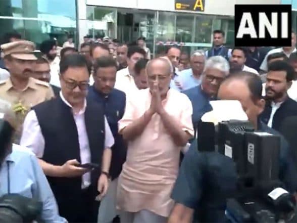 India News | NDA's VP Candidate CP Radhakrishnan Arrives in Delhi, Greeted by Union Ministers and Delhi CM