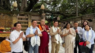 India News | Bihar: Russian Delegation Visits Mahabodhi Mahavihara in Gayaji