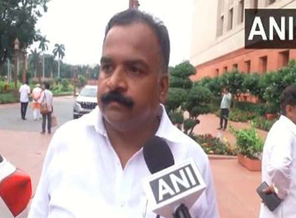 India News | Last Day of Monsoon Session: Congress MPs Seek Debate in Parliament on 'electoral Fraud', Credibility of Elections