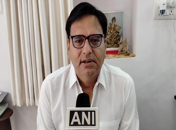 India News | Around 43 Voter ID Cards Found Near Union Minister Virendra Kumar's Residence in MP's Tikamgarh, Collector Orders Probe