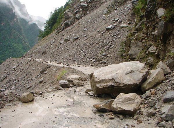 India News | Uttarakhand: Thal - Munsyari and Munsiyari - Milam Roads Blocked, Police Urge People to Stay on Alert in Rain-prone Areas