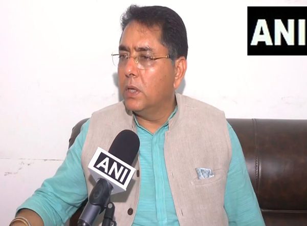 World News | Punjab Minister Criticises US over Visa Pause for Foreign Truck Drivers
