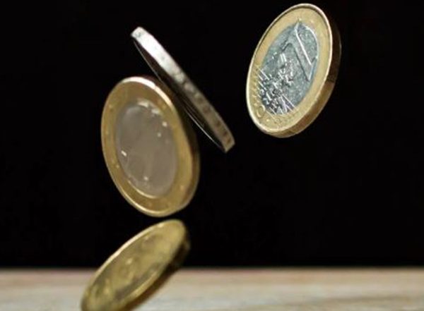 Business News | Over 75% NRIs Stay Invested Beyond 5 Yrs, Outpace Resident Indians in Long-term Commitment: Report