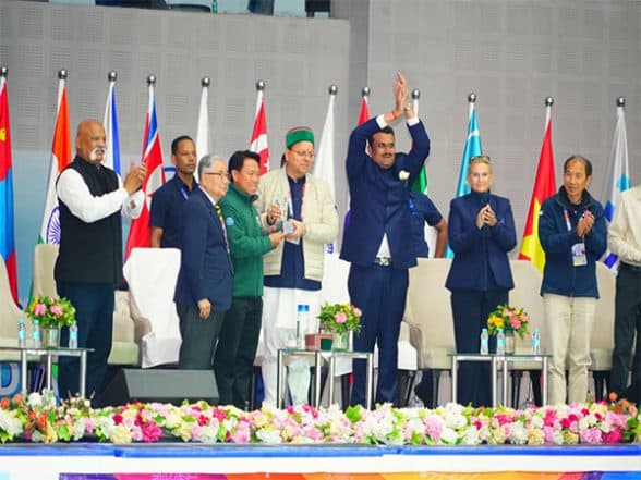 Sports News | CM Pushkar Singh Dhami Presents Trophy to Thailand at Dehradun Ice Skating Event