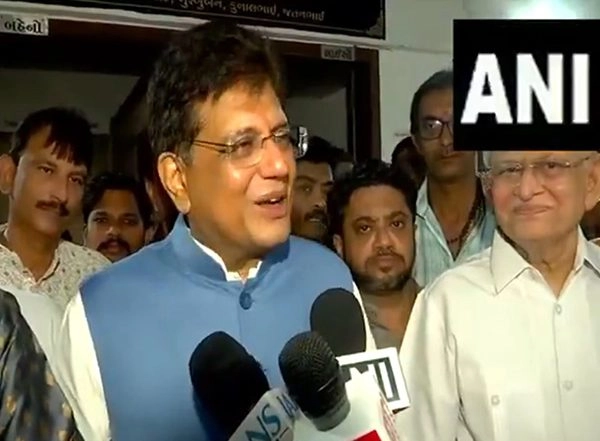 India News | Union Minister Piyush Goyal Meets with Jain Community in Mumbai on Day 5 of Paryushan Parv