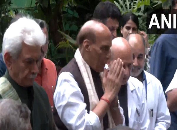 India News | Rajnath Singh Lauds Efforts of Doctor Treating Injured in Kishtwar Cloudburst Incident