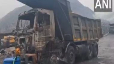 India News | Jharkhand: Miscreants Torch Six Trucks in Hazaribagh, Investigation Underway