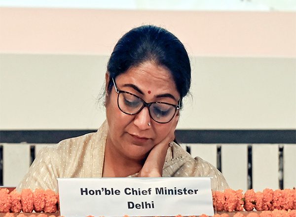 India News | Z-category CRPF Security of Delhi CM Rekha Gupta Withdrawn, Delhi Police Takes Charge Again
