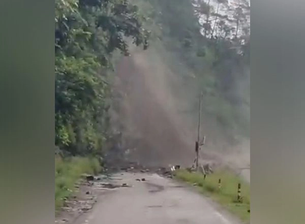 India News | Uttarakhand: Uttarkashi Gangotri National Highway Blocked Due to Landslide