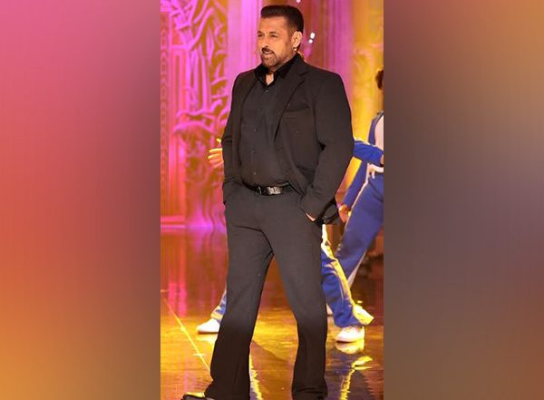 Entertainment News | Salman Khan's 'Bigg Boss 19' Begins; Gaurav Khanna, Zeishan Quadri Among 16 Contestants