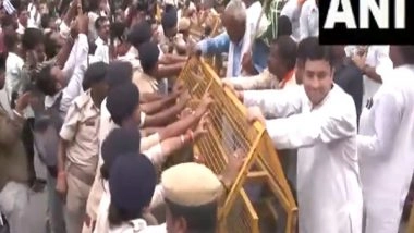 India News | Sanyukt Kisan Morcha Stage Protest in Patna to Fulfil Demands, Stopped by Police Through Barricades