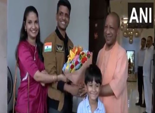 India News | UP CM Yogi Adityanath Meets Group Captain Shubanshu Shukla in Lucknow